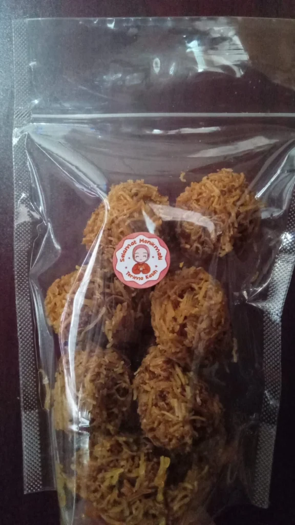 Kue kremes ubi Hasanah Snack dalam kemasan standing pouch bening